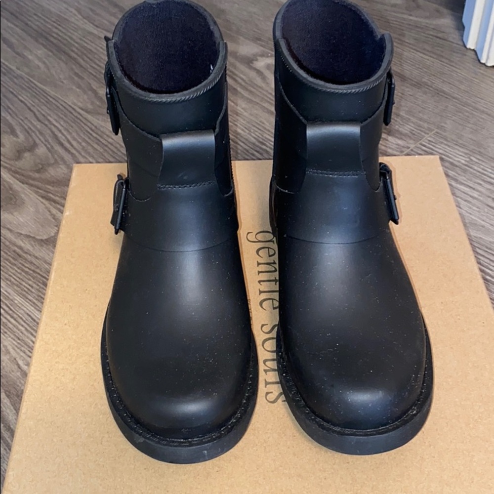 Gentle Souls by Kenneth Cole BEST FUN rain boots